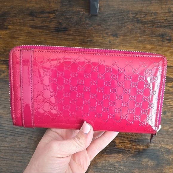 Gucci Handbags - Gucci Microguccissima wallet